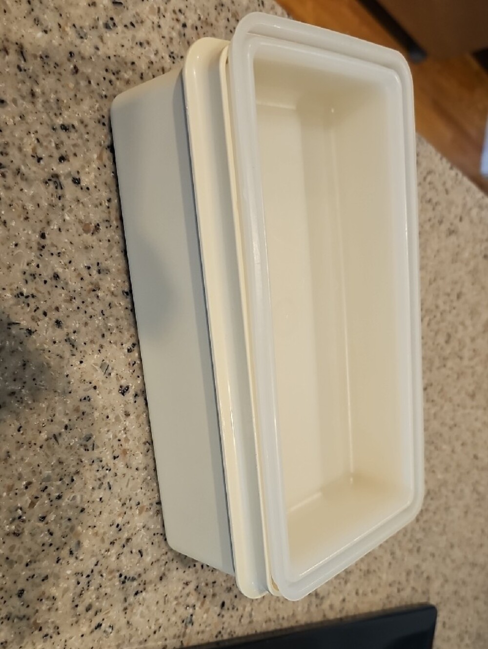 Tupperware Container - Picture 8 of 8